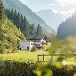 Schallerhof Мини-отель Нойштифт-им-Штубайталь